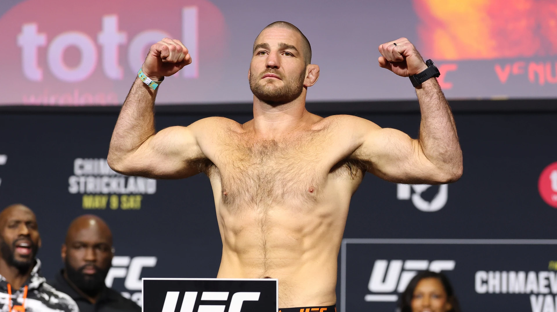 Стрікленд повернув собі чемпіонський титул UFC, здолавши до того непереможеного друга Кадирова
