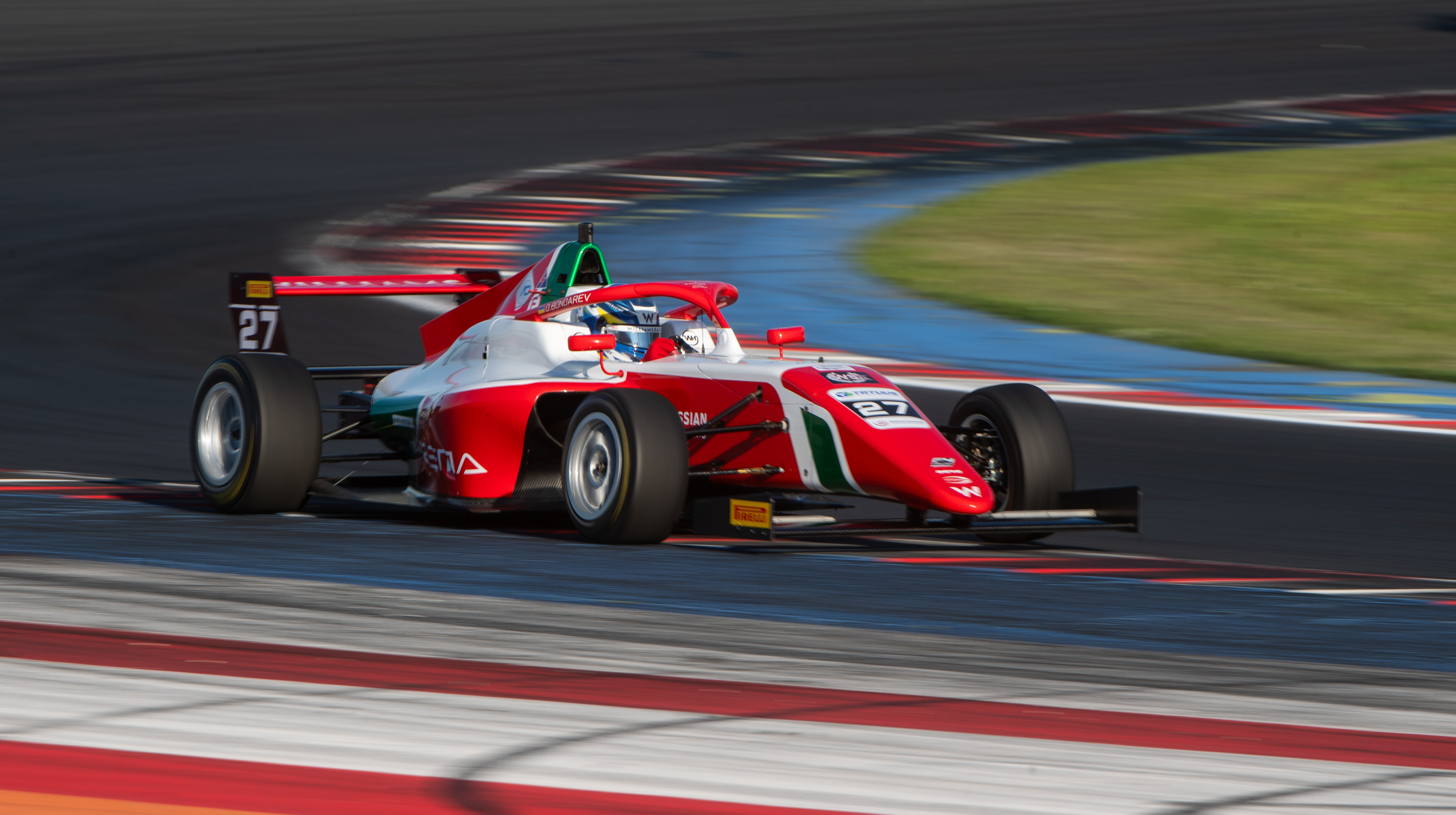 Третий среди новичков: Бондарев завершил сезон в десятке лидеров зачета пилотов итальянской Формулы-4