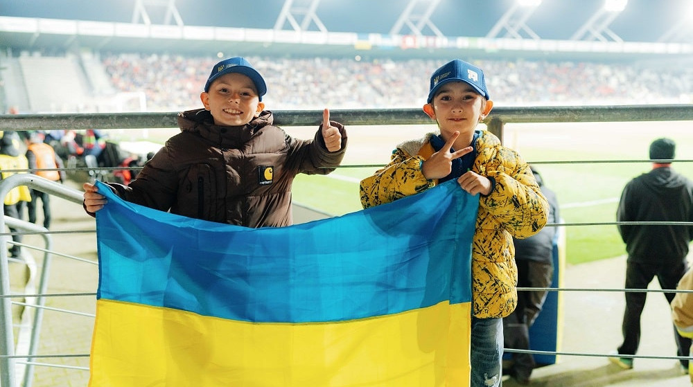 Дети военных из реабилитационных центров RECOVERY вывели сборные Украины и Азербайджана в Кракове