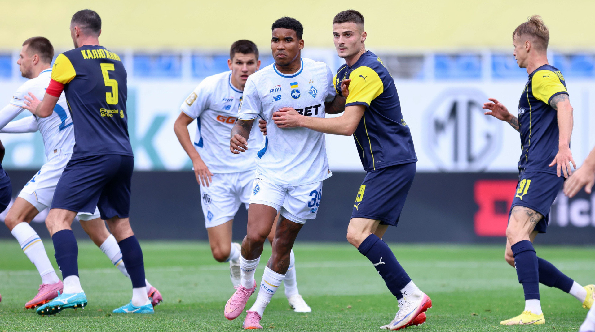 Букмекеры назвали фаворита матча Металлист 1925 – Динамо Киев