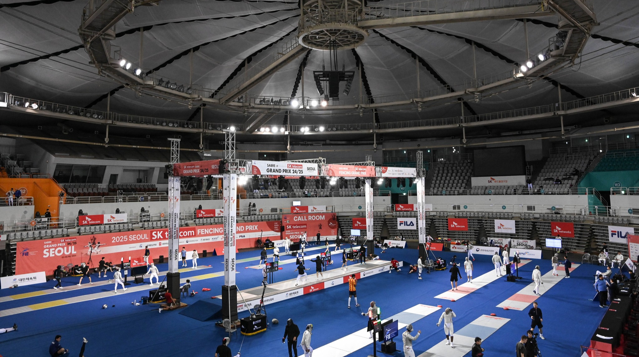 International Fencing Federation allowed the Russians and Belarusians to compete on Family: Famous Details | Fencing