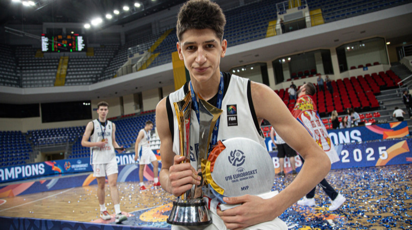 Нікола Кустуріца