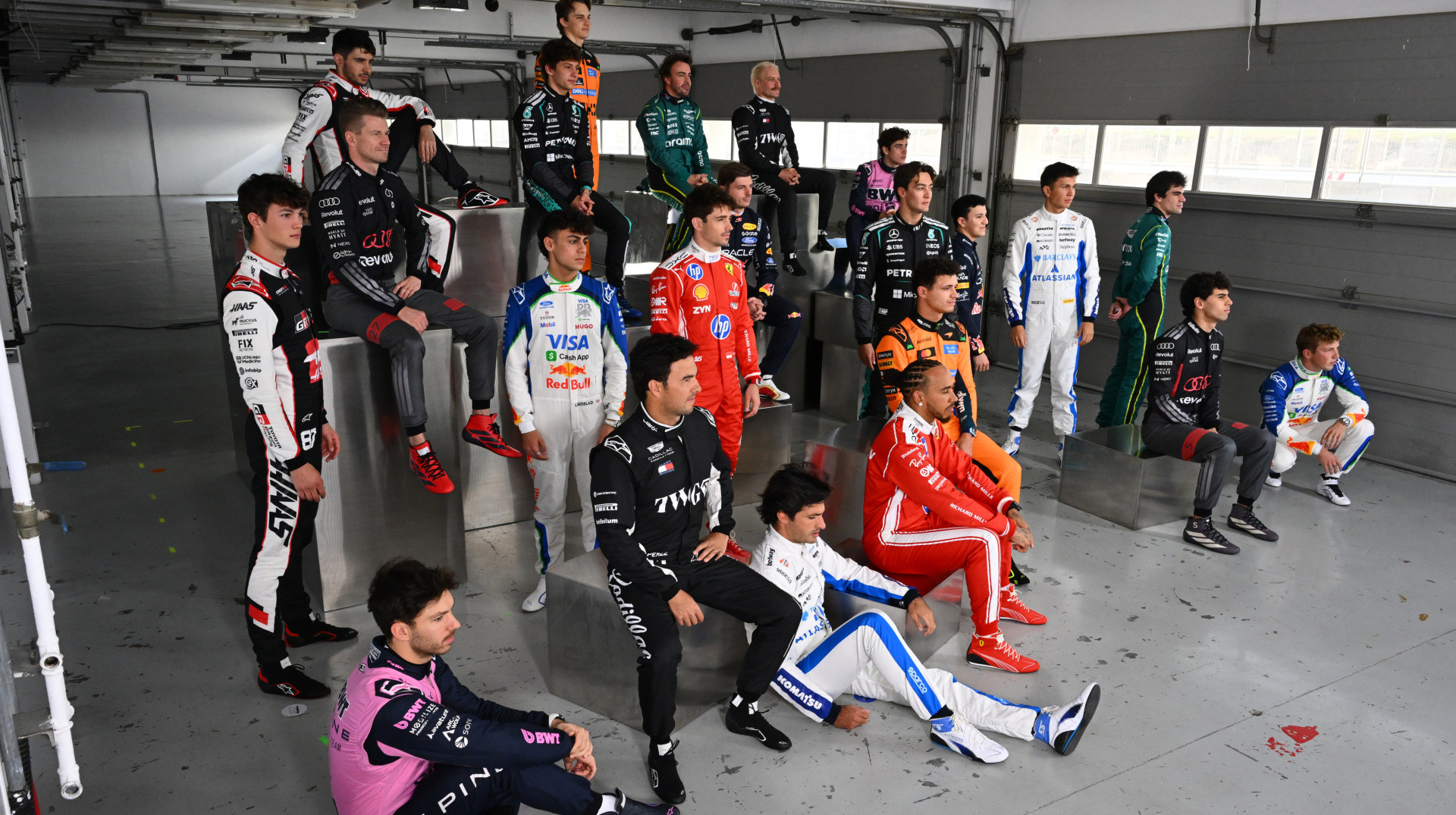 Новий регламент, дебют Каділак та чемпіонські амбіції 4 команд: прев'ю сезону Формули-1