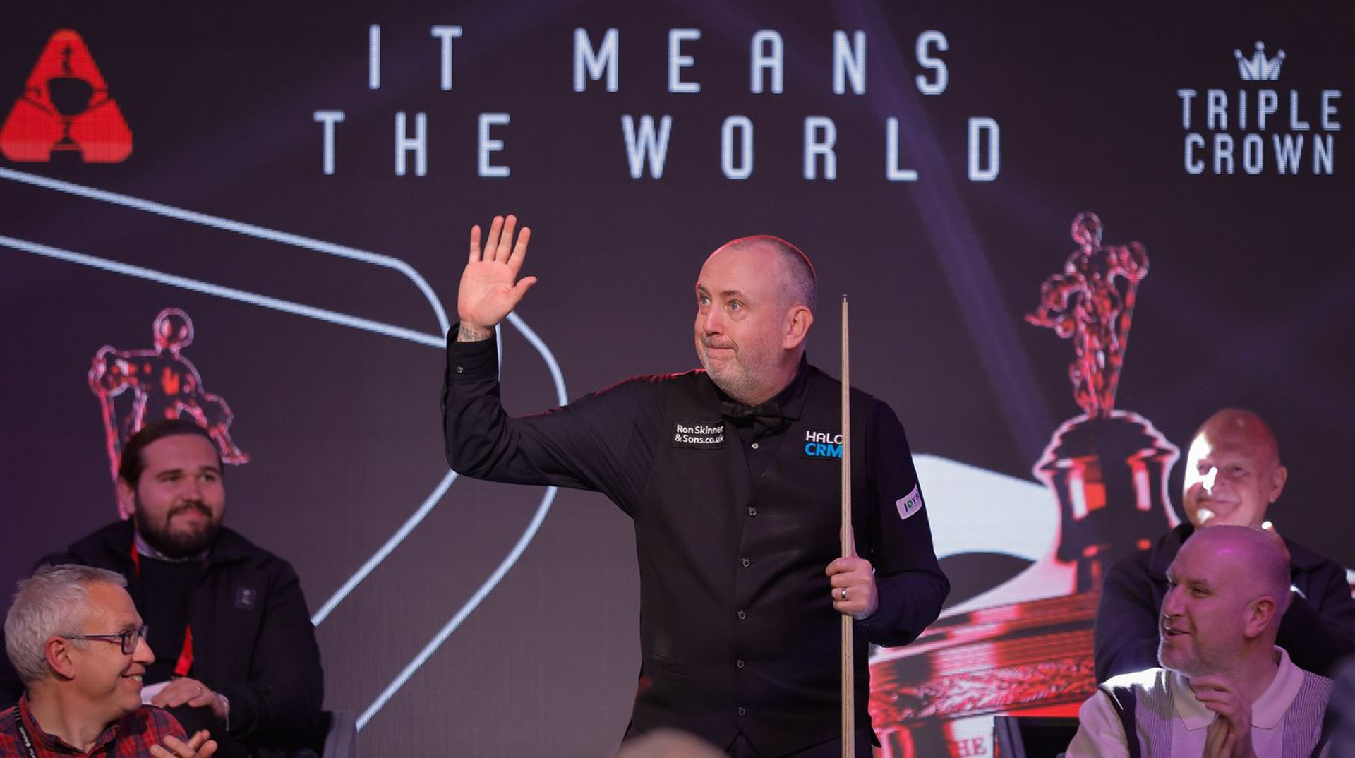 Триразовий чемпіон світу виходить на матч під пісню про вбивство дівчини. Для його країни це аналог Червоної рути