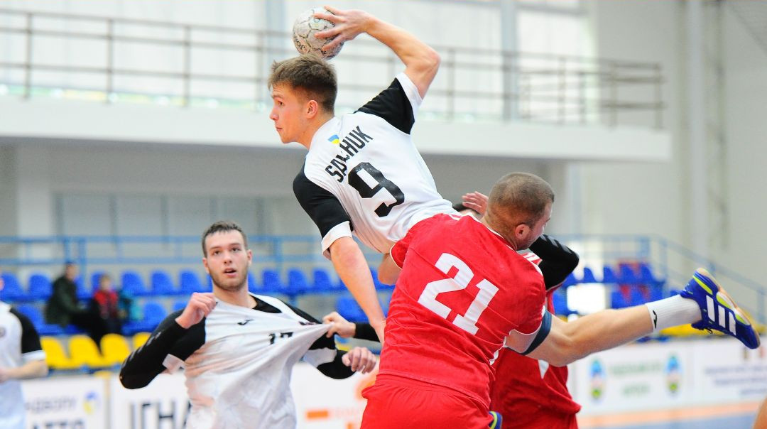 Хмельницкий проиграл Мотору, Донбасс переиграл Карпаты Ужгород, Спартак-Киев победил Одессу в 10 туре Суперлиги