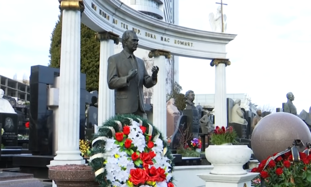 Тренери Динамо вшанували пам'ять Лобановського на Байковому кладовищі