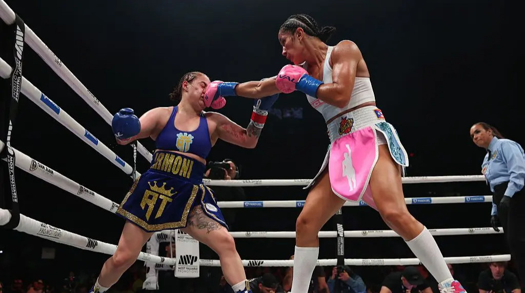 Серрано защитила титулы WBA и WBO в поединке с Тельес