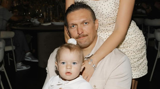 Усик показал, как дочь сделала ему новую прическу: нежное видео умилило фанатов