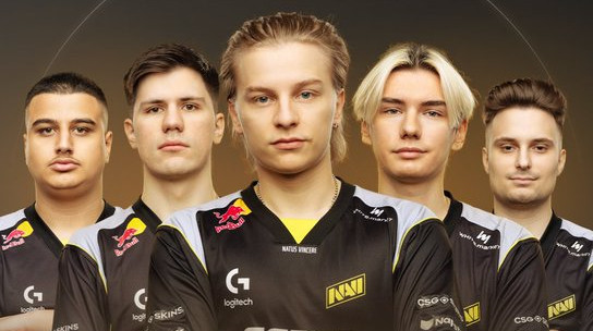 NaVi в украинском дерби переиграли В8 в битве за плей-офф мэйджора