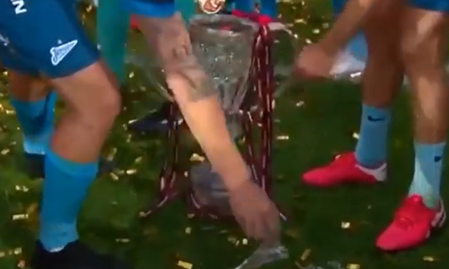 Гравці Зеніта під час святкування розбили Кубок Росії