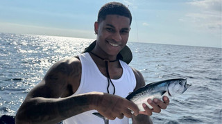 Ловить кайф в Іспанії: зірка Барселони провів день на риболовлі