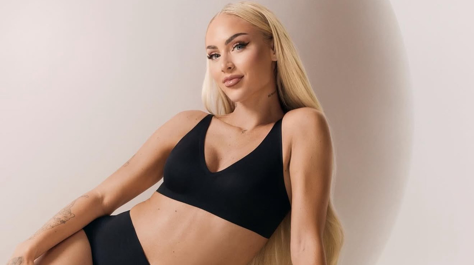 Устроили беспорядок и сбежали: самая сексуальная футболистка мира стала жертвой ограбления