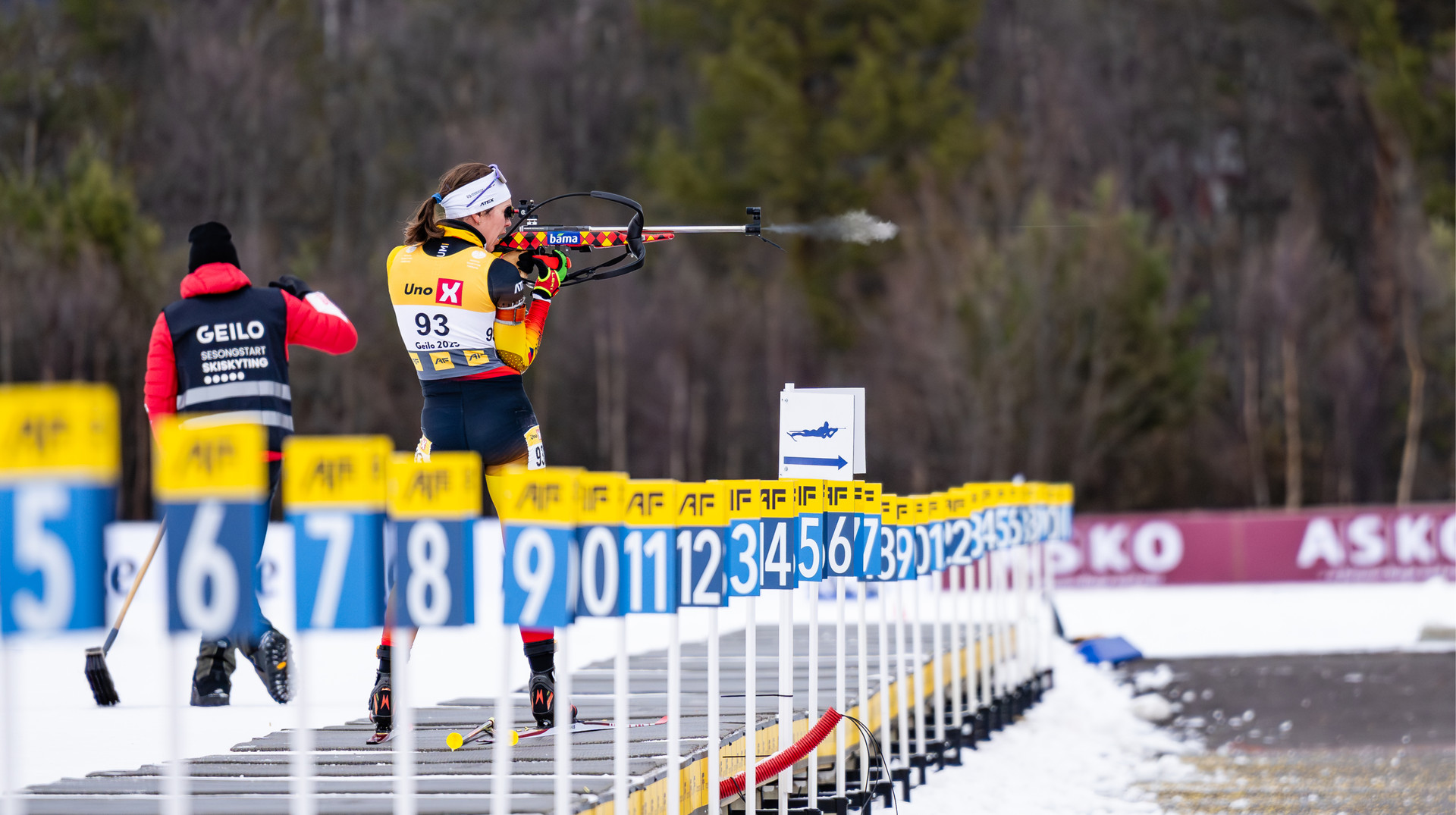 А снігу, снігу білого не сипала зима: традиційний зимовий біатлон лихоманить від глобального потепління