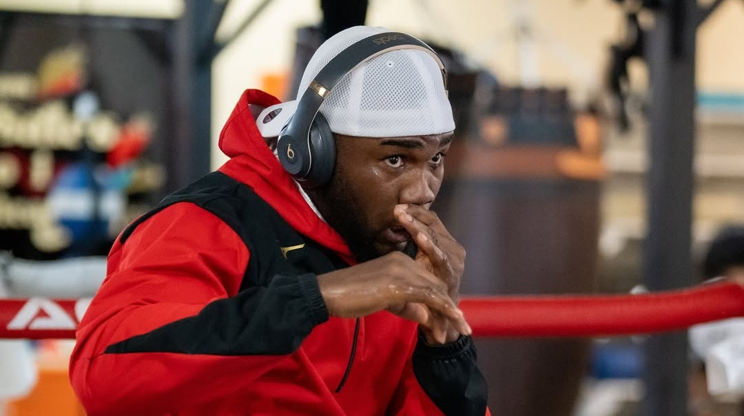 Чемпіон світу потрапив до лікарні напередодні бою