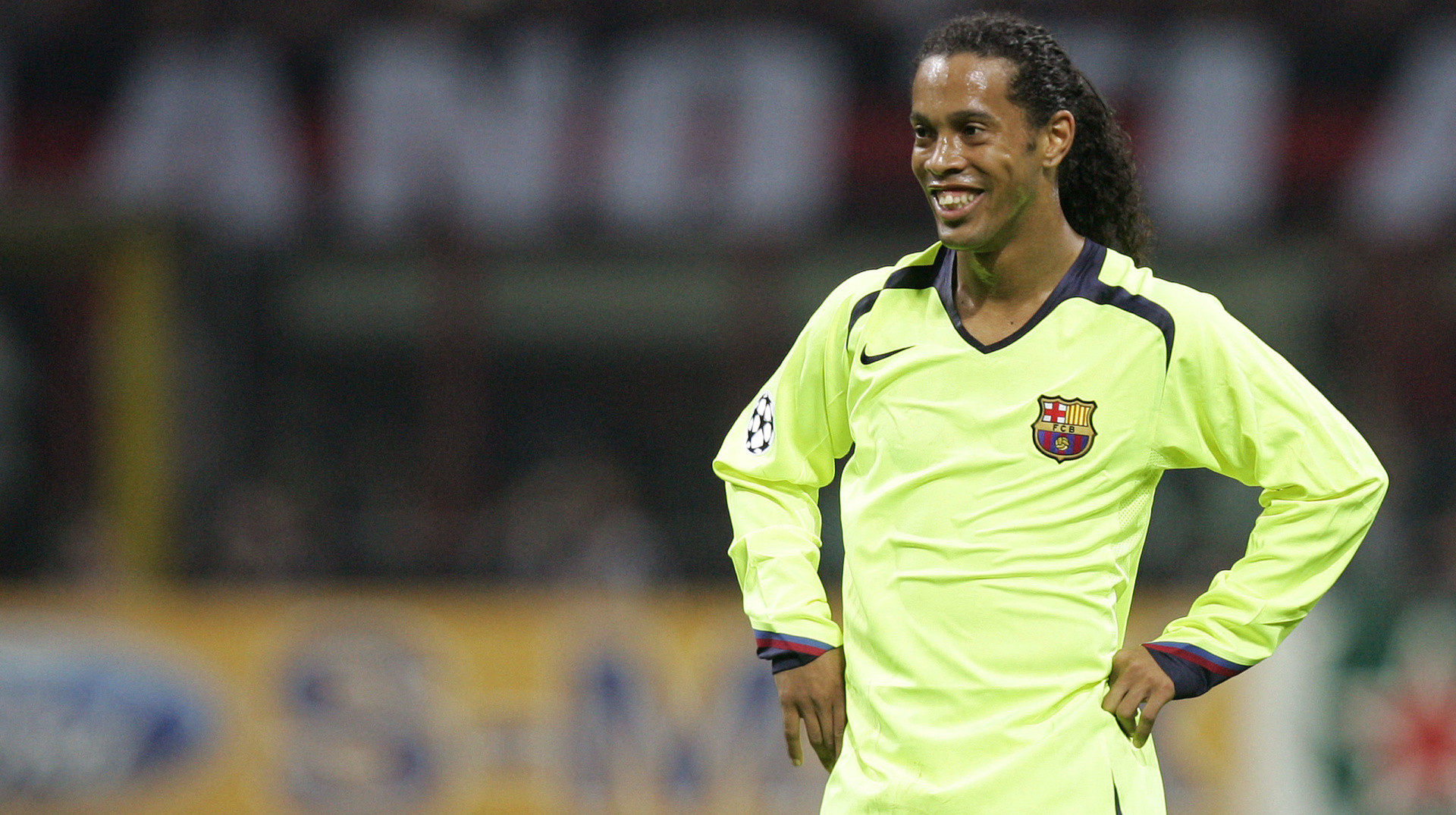 Футбольный маг, величие которого не измерить статистикой: как Роналдиньо стал кумиром для целого поколения фанатов футбола