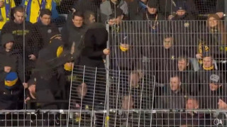 Заважала дивитися гру: фанати іменитого данського клубу відкрутили огорожу під час дербі