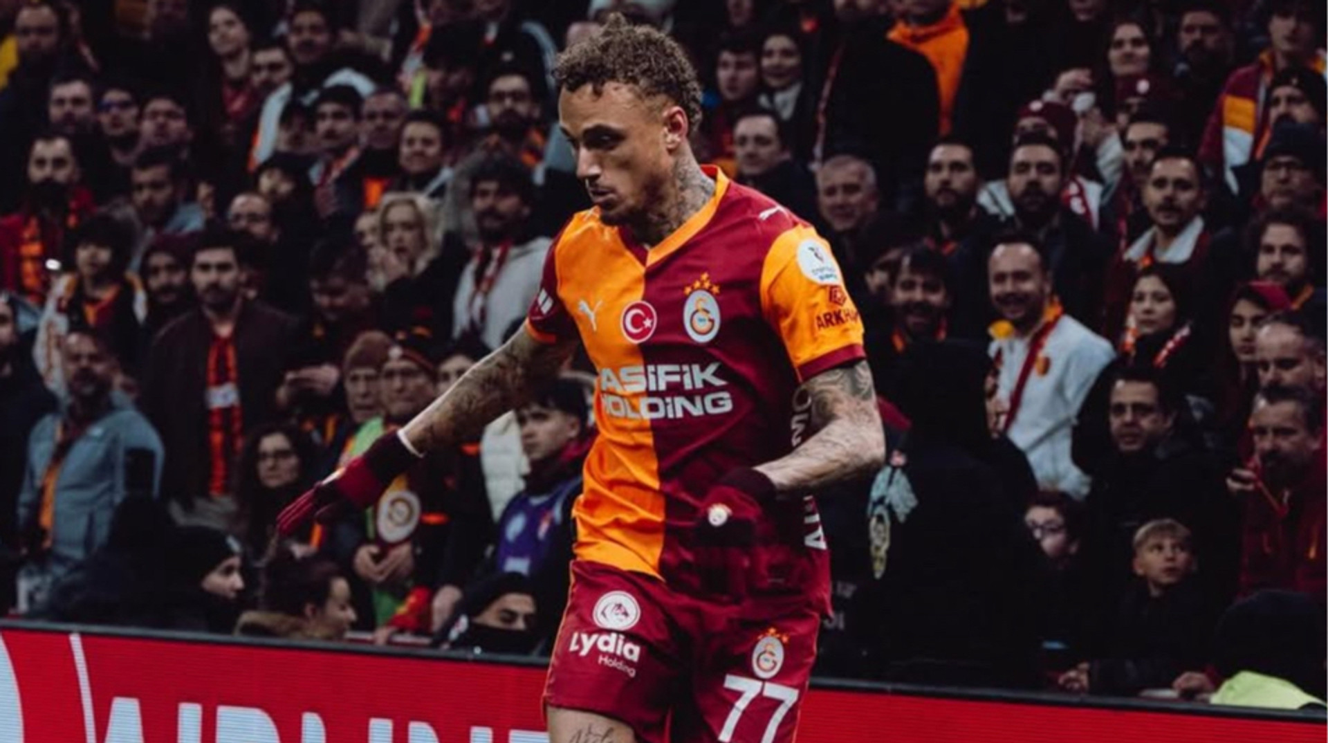 Нападающему Галатасарая оторвало фалангу пальца во время матча против Ливерпуля в ЛЧ