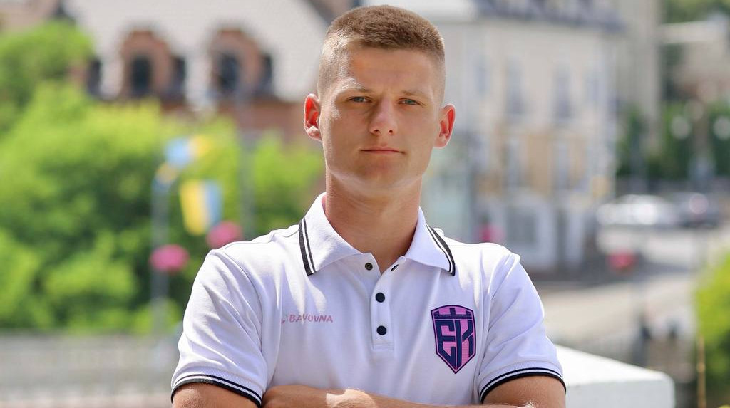Епіцентр підписав екснападника Карпат