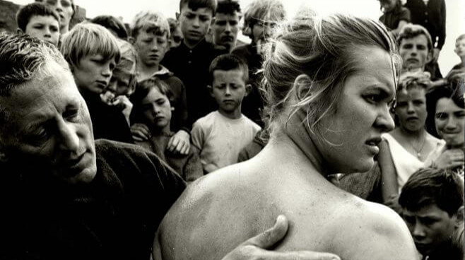 Топлес перепливла Ла-Манш, втратила ніс і встановила 40-річний рекорд: померла видатна австралійська спортсменка