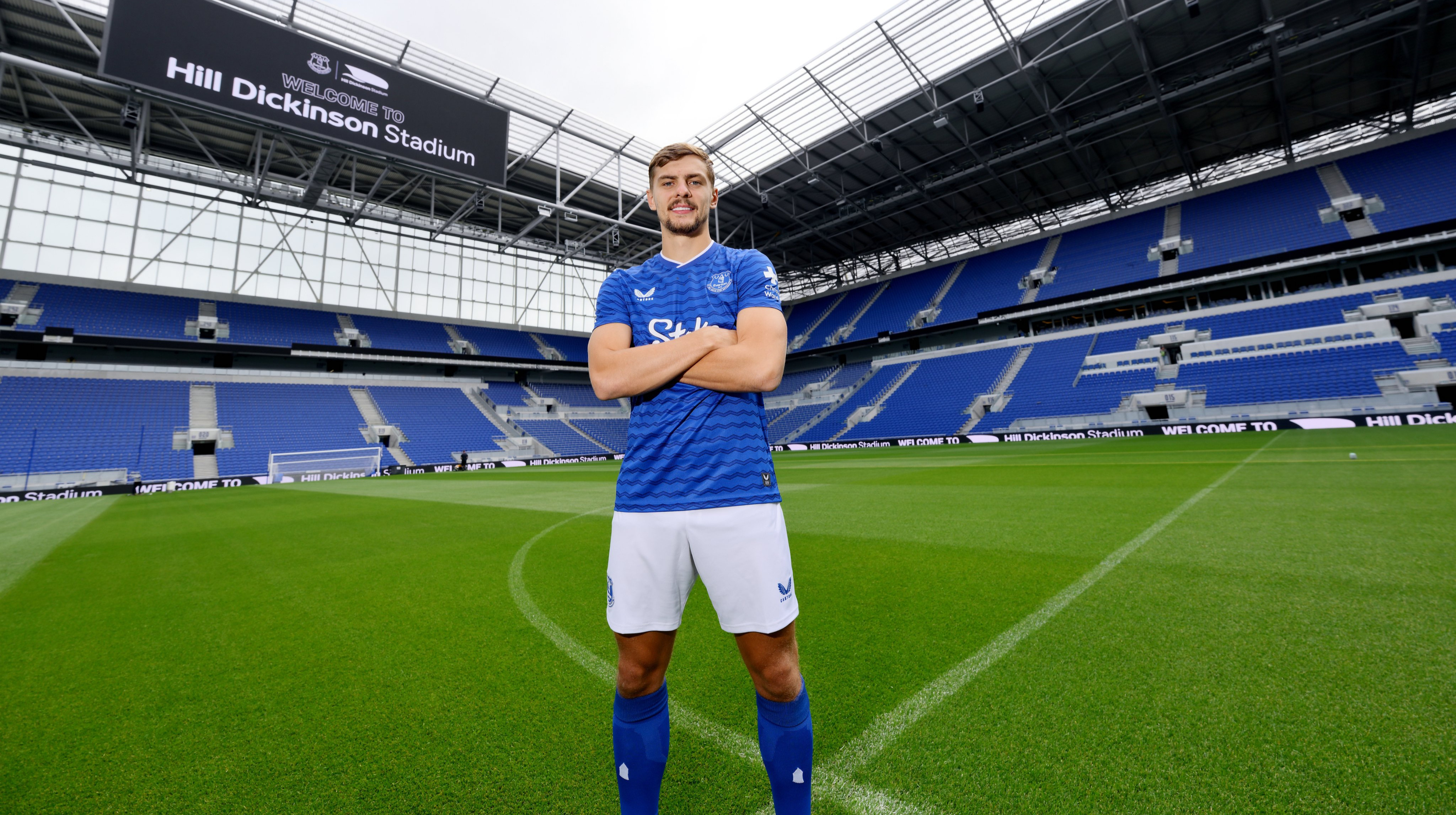 Эвертон подписал хавбека Челси