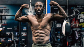 Емоції взяли гору: Кроуфорд розплакався після історичної перемоги над Канело