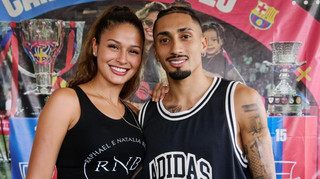 Несподіваний презент: зірковий футболіст Барселони подарував дружині автівку за 200 тисяч доларів