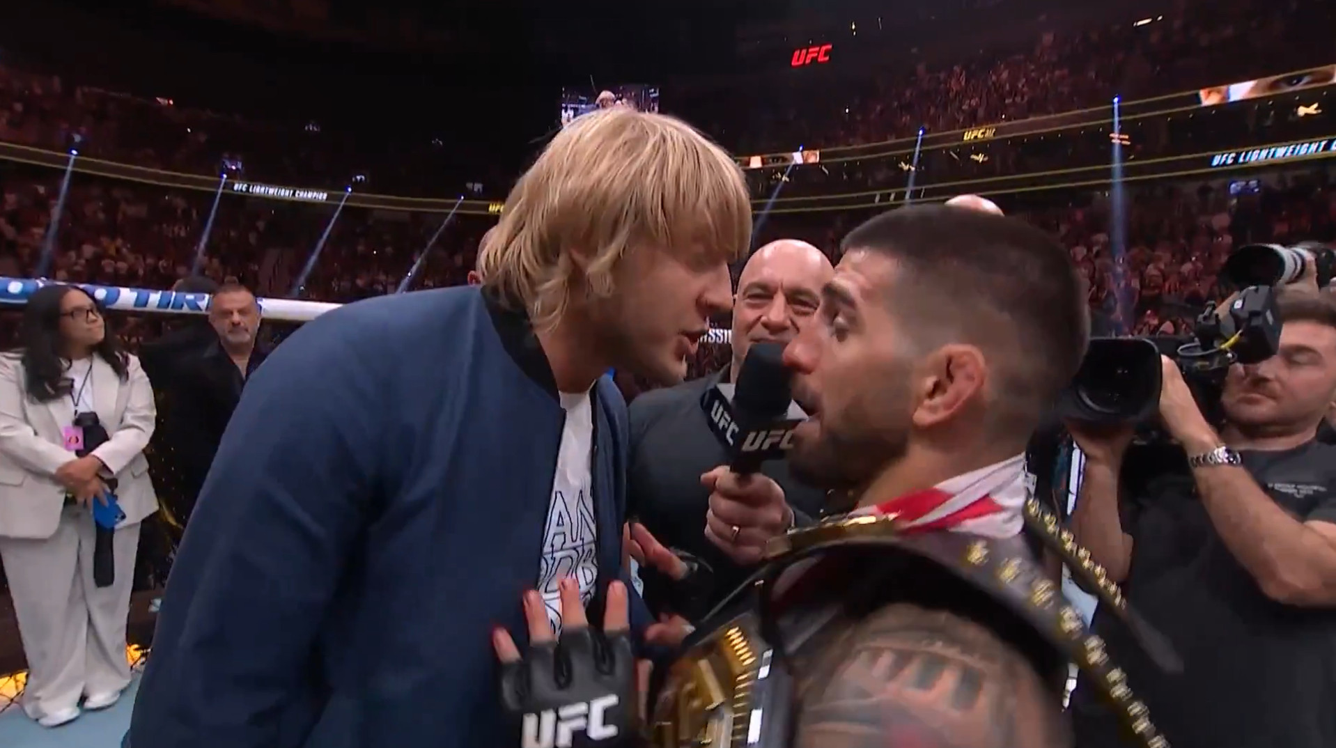 Только и делаешь, что набрасываешься на меня дерьмо, – Пимблетт обратился к Топурии