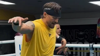 Усик запалив просто на рингу: чемпіон станцював під легендарний хіт 80-х