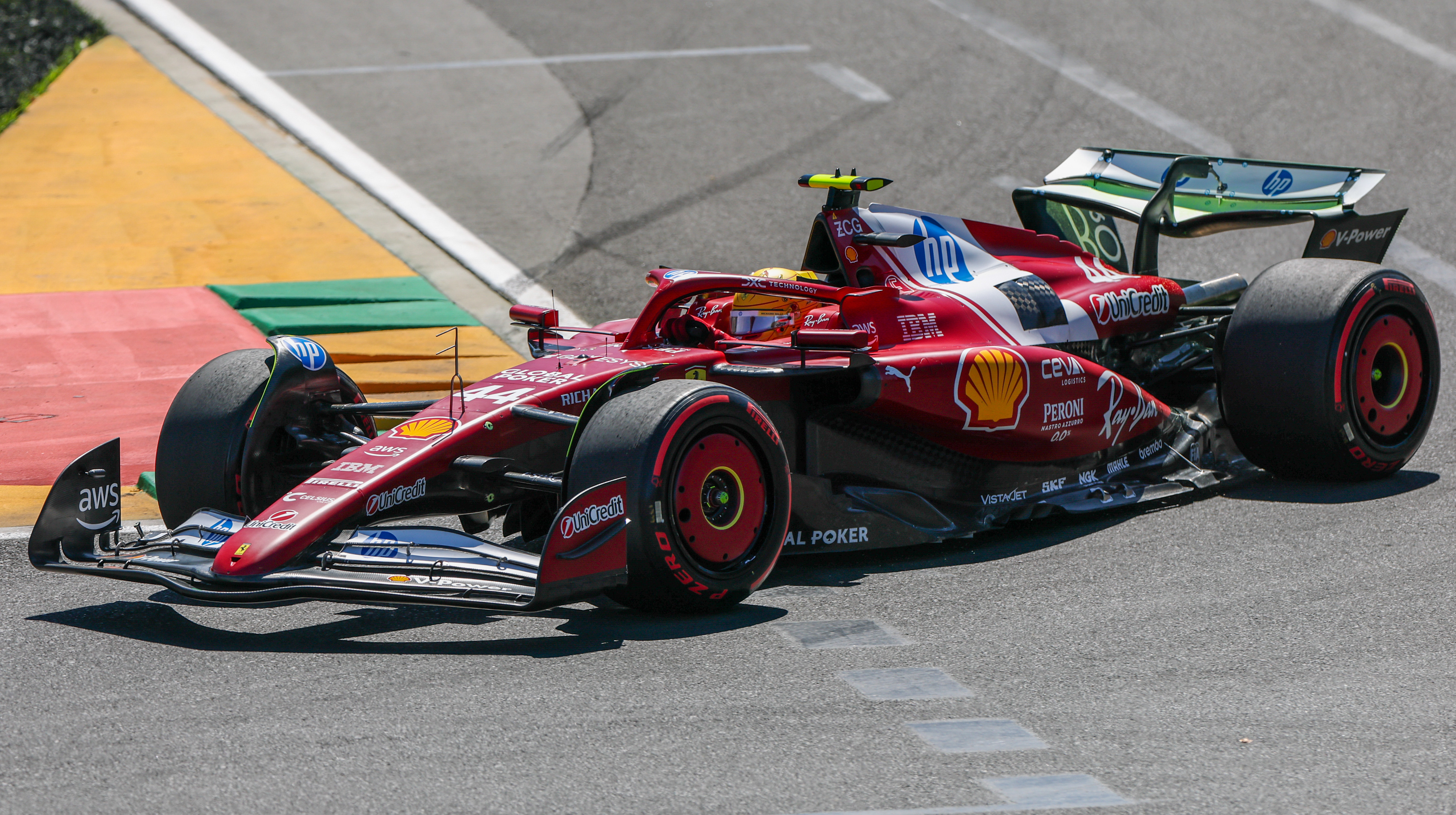 Хэмилтон: Я был серьезным, когда говорил, что Ферраре надо другой пилот