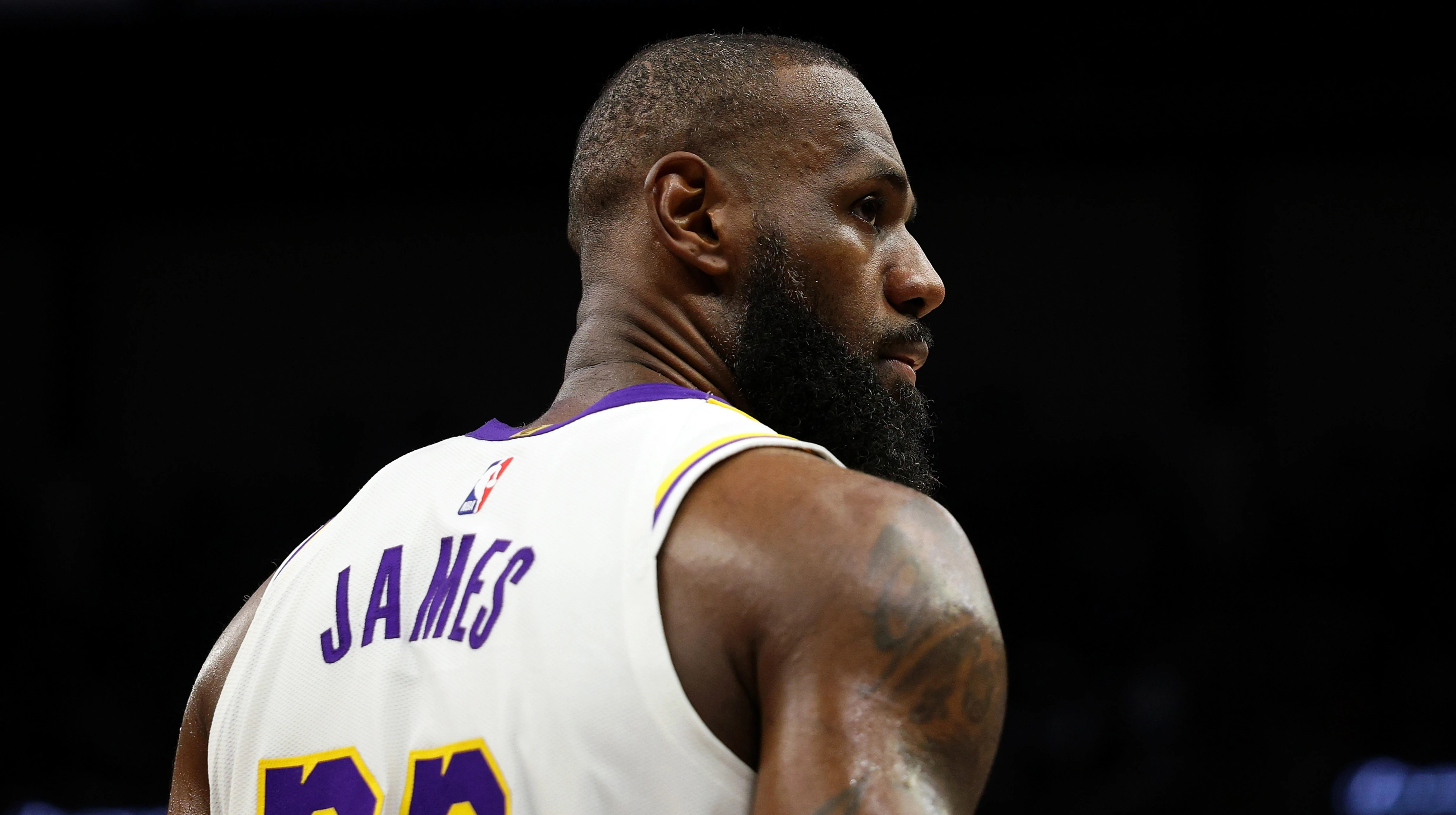 Единственный в истории: Леброн в дебютной игре сезона установил уникальный рекорд НБА