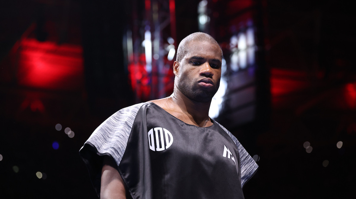 Влаштували вечірку: стала відома причина запізнення Дюбуа на бій з Усиком