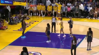 Ганьба на матчі WNBA: в гравчиню знову кинули секс-іграшку, попри її прохання припинити