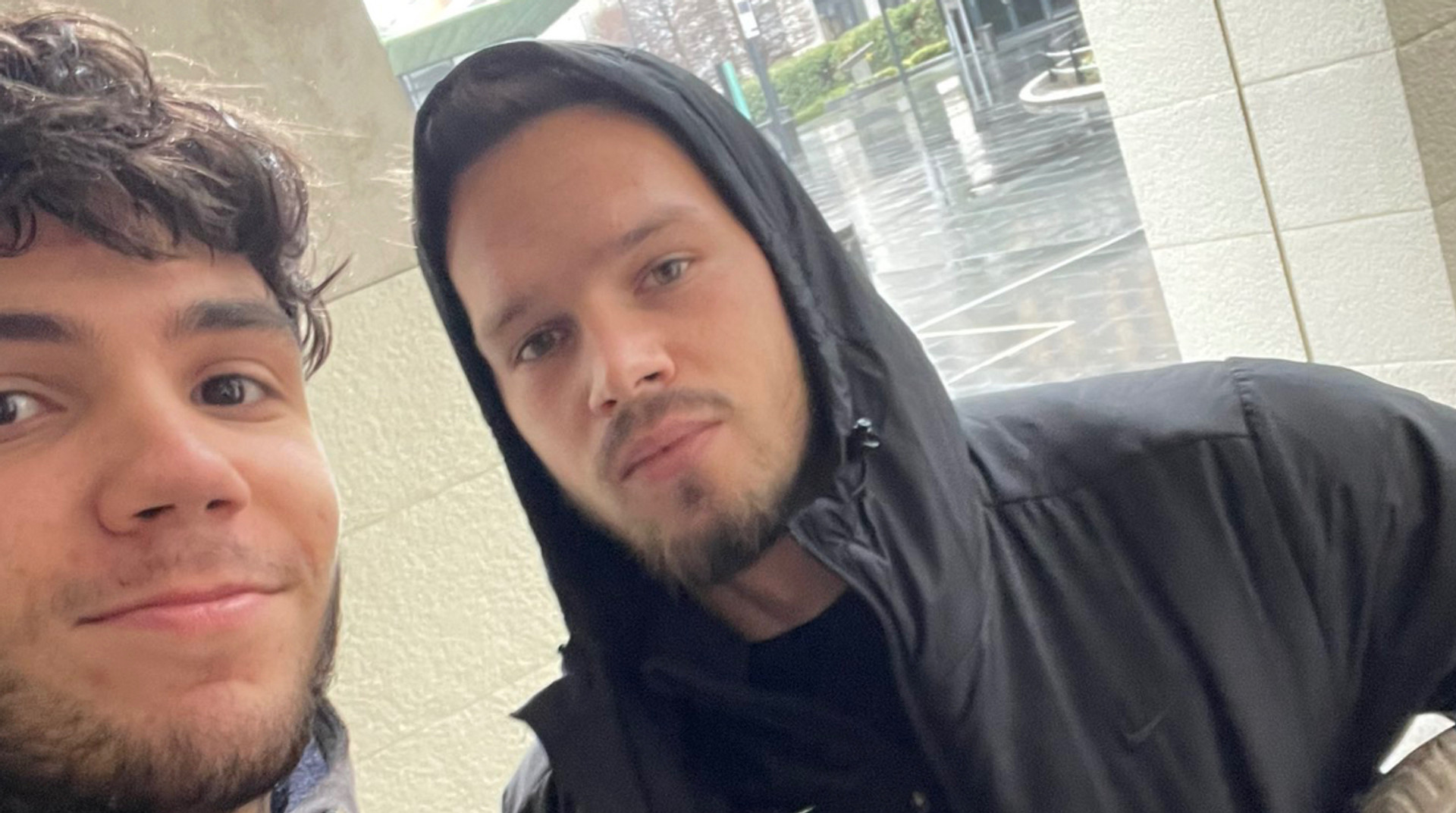 Завзятий фанат зустрівся з Мудриком у Лондоні: хлопець попросив Михайла повернутися до виступів за Челсі