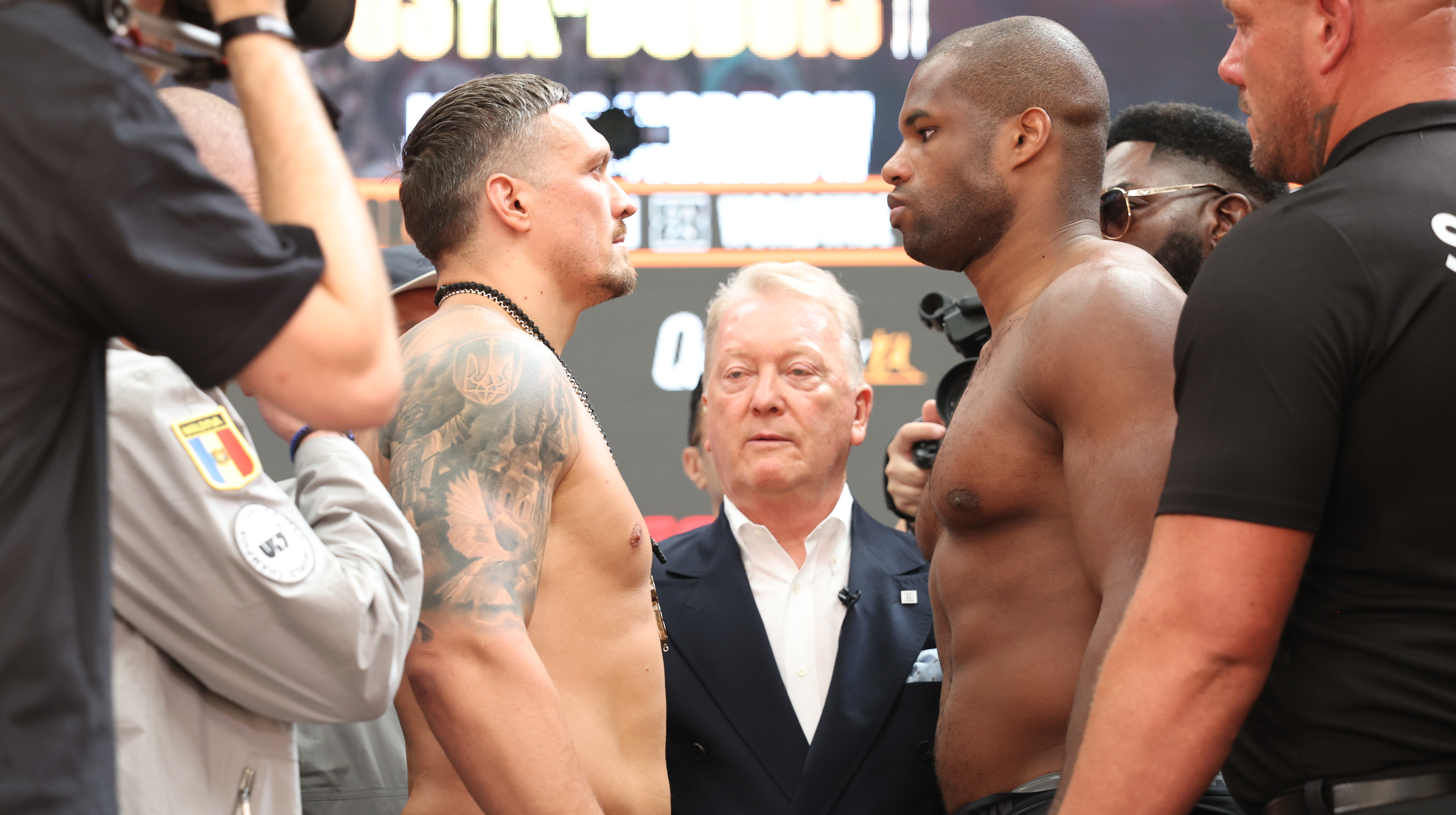 Усик та Дюбуа провели фінальну битву поглядів перед боєм