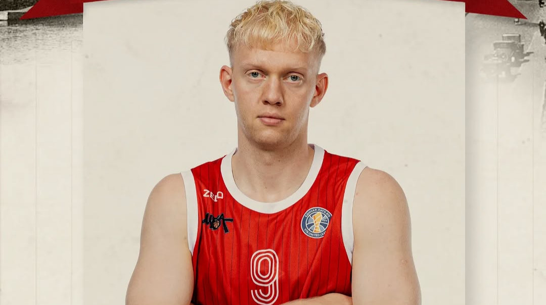 Россия обменяла политолога Винатье на баскетболиста Касаткина