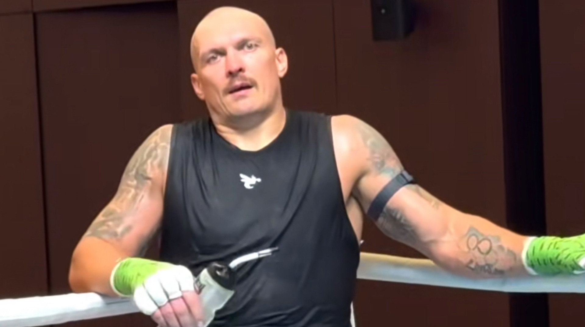 Повітряний поцілунок для Дюбуа: Усик залишив емоційне послання напередодні реваншу