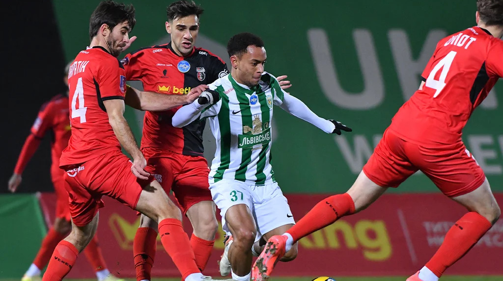 Західне дербі завершилось без голів: огляд матчу Вереса з Карпатами