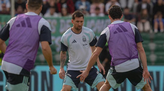 Мессі дав задню: легендарний футболіст розсмішив партнерів на тренуванні збірної Аргентини