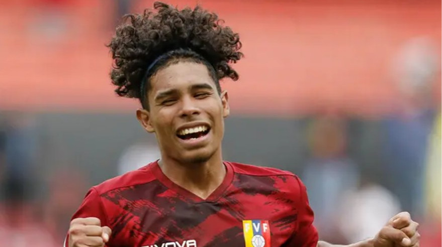 Кривбас веде переговори щодо трансферу венесуельського вінгера Гонсалеса