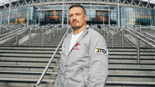 Голасо від чемпіона: Усик вразив прихильників голом шведою під час футбольного матчу