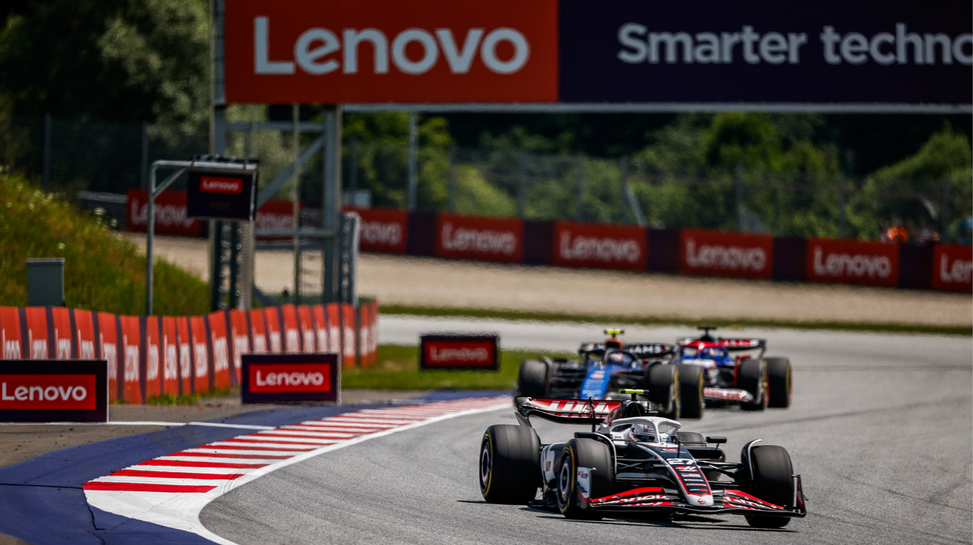 Компанія Lenovo та Формула-1®: технологічне партнерство, що змінює автоспорт