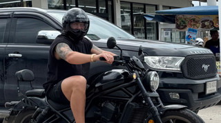 Зробив фото на байку біля АТБ: Усик поділився світлинами з відпочинку у Таїланді