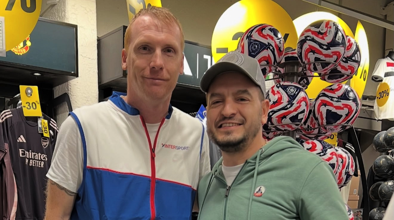 Бывшая звезда Барселоны признался, почему после завершения карьеры работает в магазине спортивных товаров