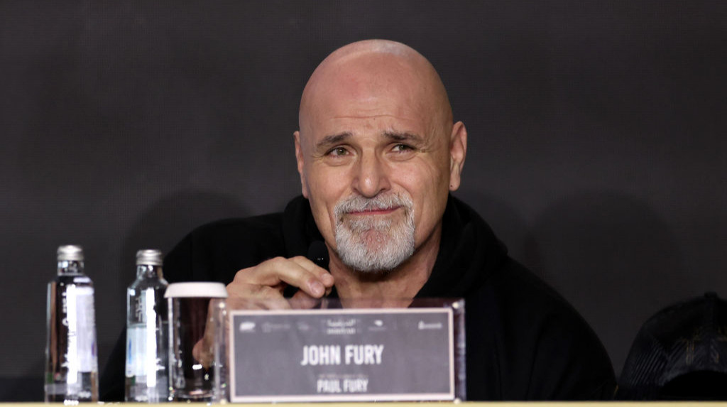 Отец Фьюри назвал следующего чемпиона в супертяжелом дивизионе