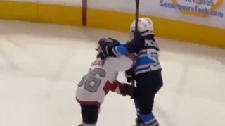 Шок на дитячому хокеї: матч юнаків перетворився на жорстоку бійку