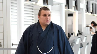 Жак Ширак, пауза в 31 рік та особлива увага до Аонішікі: сумо їде до Парижу