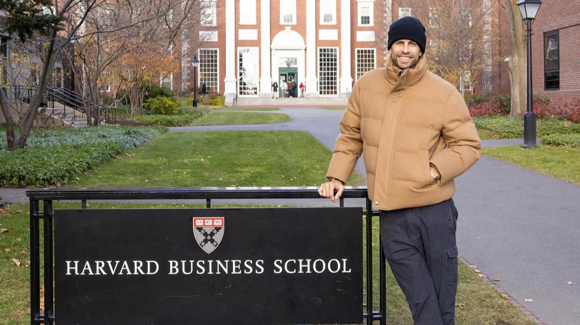 Рассказал о глобальном спортивном феномене Kings League: легенда Барселоны провел лекцию в Гарварде