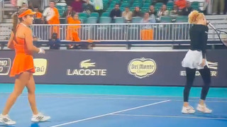 Скандал у Маямі: тенісистка втекла з корту після поразки і проігнорувала суперницю