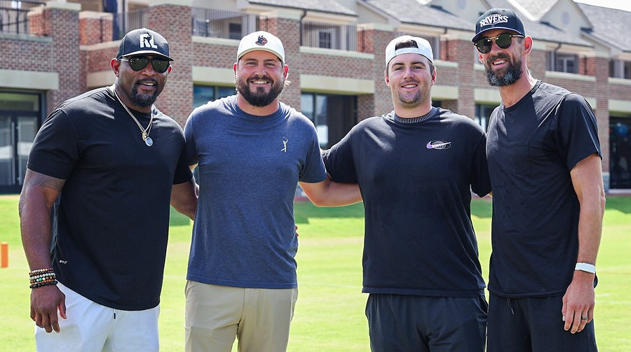 Легендарний Фелпс навчив плавати зірок команди НФЛ