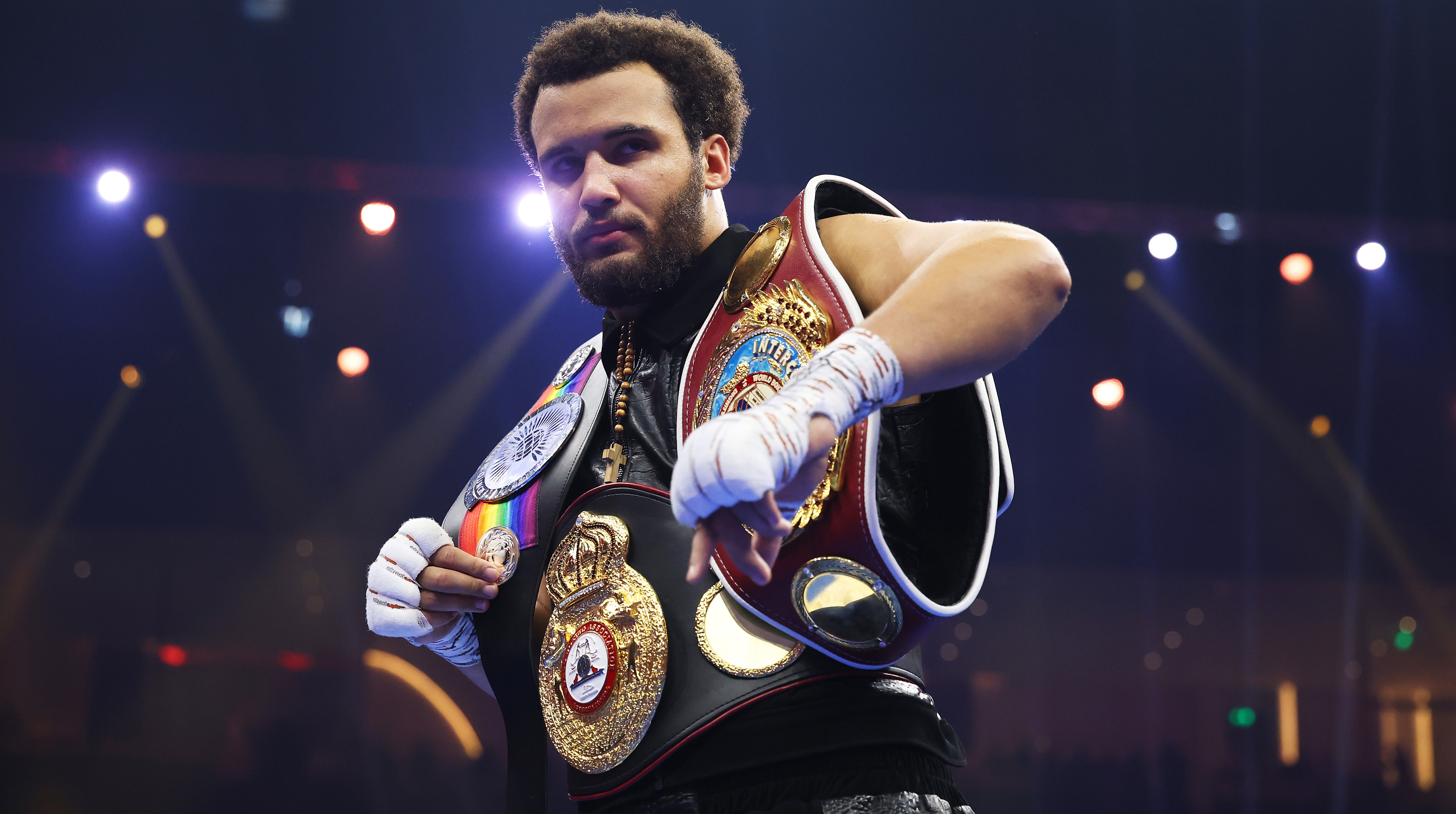 WBC санкционировала бой Околи против Итаумы за право претендовать на титул Усика